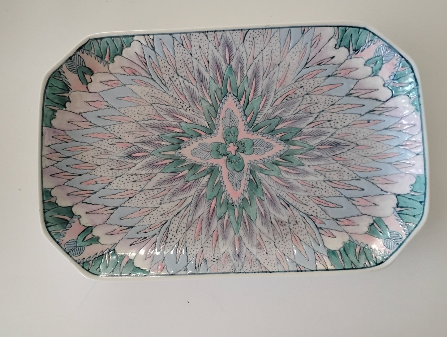 TOYO PLUMAGE FANTASY PASTEL PLATE